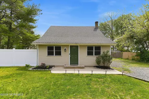 308 Longfellow Ave, Toms River, NJ 08753