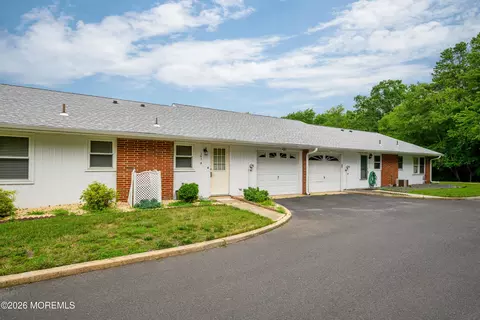 343 Canterbury Ct # B, Lakewood, NJ 08701