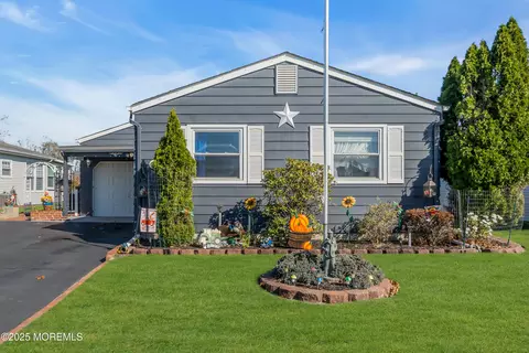 3 Miramar Ct, Toms River, NJ 08757