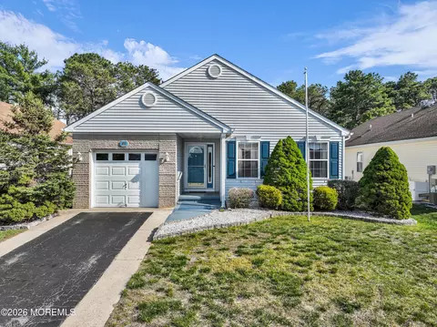 81 Woodstock Dr, Toms River, NJ 08757