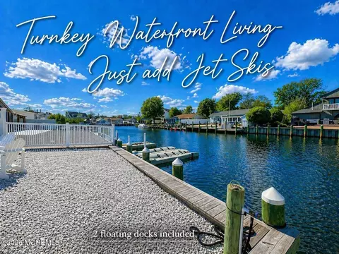 810 Leeward Dr, Forked River, NJ 08731