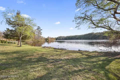 208 Lakeview Ct, Forked River, NJ 08731