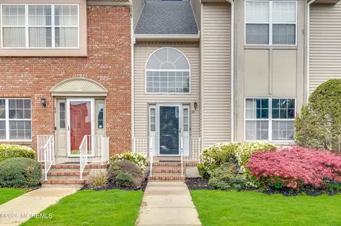 96 Cranbrook Ct, Holmdel, NJ 07733