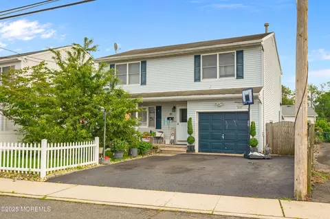 40 Wood St, Keansburg, NJ 07734