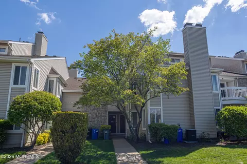 43 Farnham Sq #243, Parlin, NJ 08859