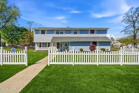 18 Barbara Ln, Oakhurst, NJ 07755