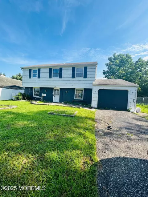 67 Parish Ln, Willingboro, NJ 08046