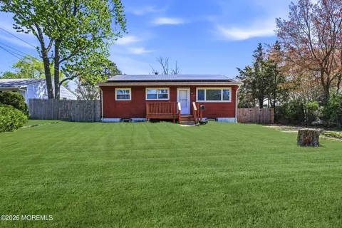 112 Dittmar Dr, Toms River, NJ 08757