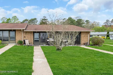 21 Yorkshire Ct # E, Manchester, NJ 08759