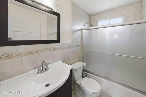 Bath - 295 Frank Applegate Rd, Jackson, NJ 08527 photo 4 of 5