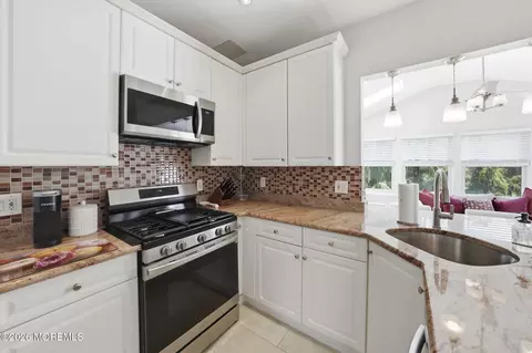 Kitchen - 295 Frank Applegate Rd, Jackson, NJ 08527 photo 3 of 4