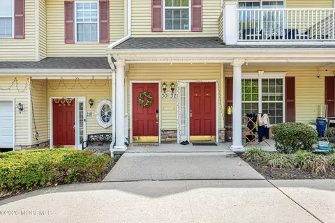 30 Oxford Ct, Englishtown, NJ 07726