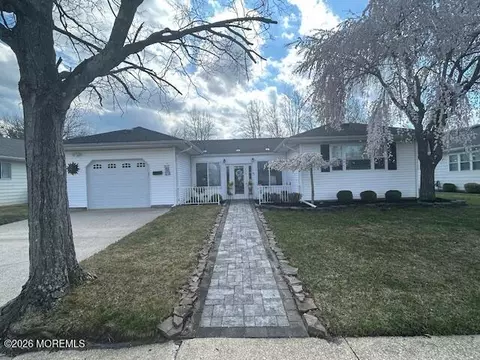 315 Curacao St, Toms River, NJ 08757