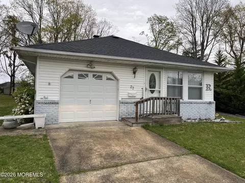 27 Mount Logan Ln, Toms River, NJ 08753