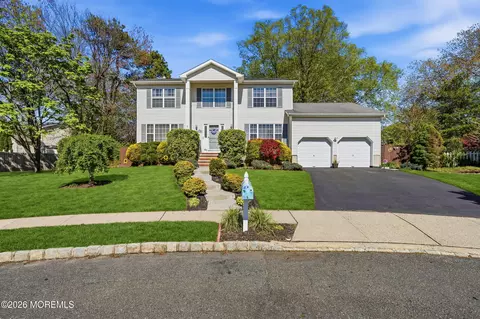 5 Lusia Ct, Howell, NJ 07731