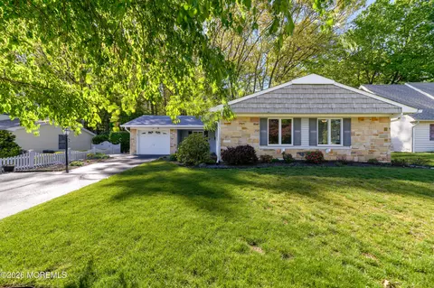 33 Imperia Pl, Aberdeen, NJ 07747