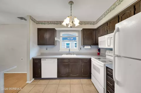 Kitchen - 58 Central Blvd, Brick, NJ 08724 photo 4 of 4