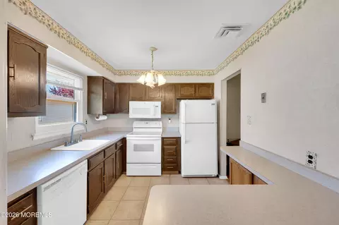 Kitchen - 58 Central Blvd, Brick, NJ 08724 photo 3 of 4