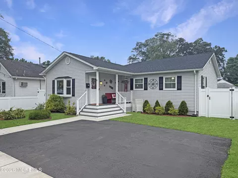 31 Briarwood Ave, Keansburg, NJ 07734