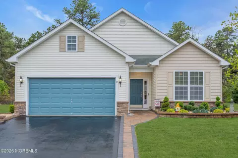 61 Woodview Dr, Whiting, NJ 08759