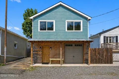 30 S 2nd St, Highlands, NJ 07732