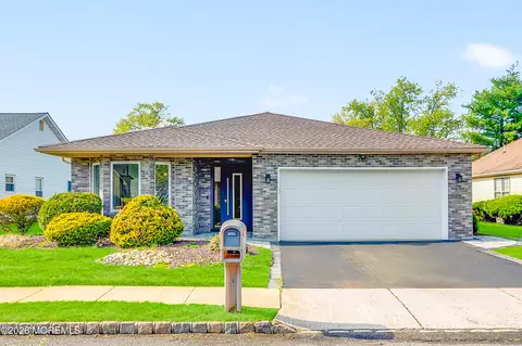 11 Hansom Ln, Marlboro, NJ 07746
