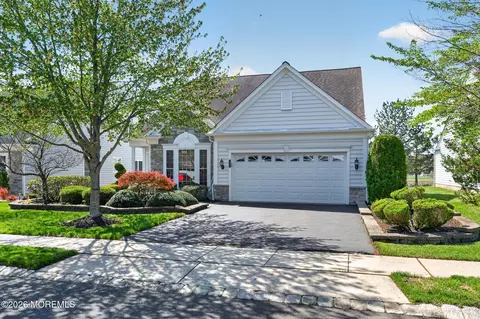 35 Chalfont Ln, Manchester, NJ 08759