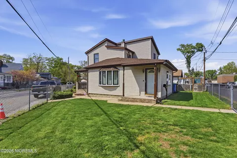 301 Norwood Ave, Laurence Harbor, NJ 08879