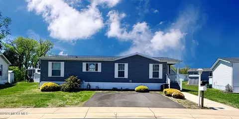16 Easy St, Freehold, NJ 07728