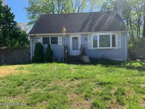 25 Winding River Dr, Toms River, NJ 08755