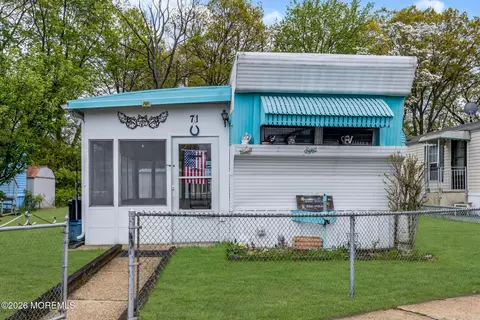 71 Locust Grv, Hazlet, NJ 07730