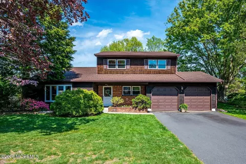 4 Caldwell Ct, East Brunswick, NJ 08816