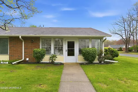 212 Huntington Dr # D, Lakewood, NJ 08701