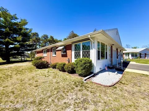 401 Highland Dr #A, Whiting, NJ 08759