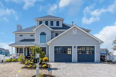 808 Ensign Dr, Forked River, NJ 08731