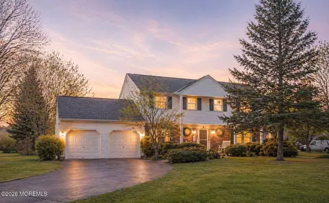 2 Wickham Ln, Hightstown, NJ 08520