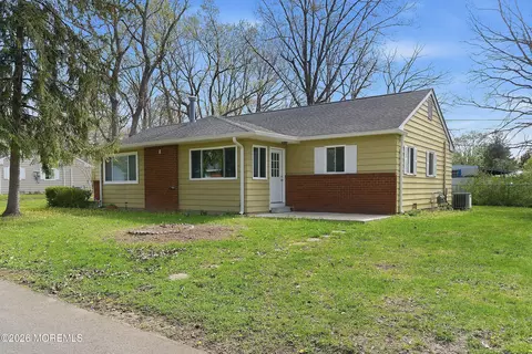 8 S A S Heron St, Manchester, NJ 08759