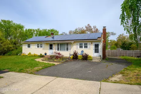 2 Lawrence Ave, Howell, NJ 07731