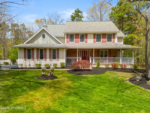 1 Pineview Ct, Monroe, NJ 08831