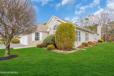 9 Oakmont Rd, Lakewood, NJ 08701