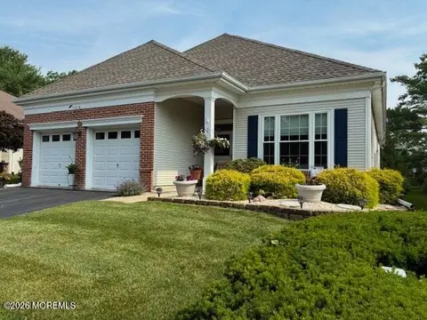 5 Summerfield Dr, Lakewood, NJ 08701