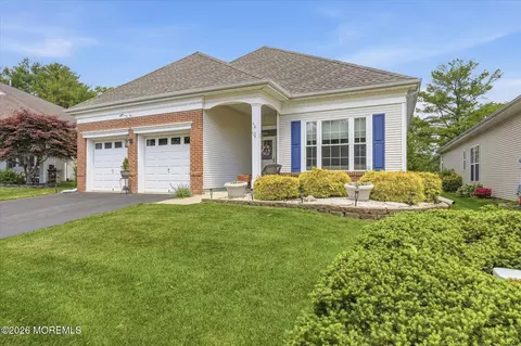 5 Summerfield Dr, Lakewood, NJ 08701