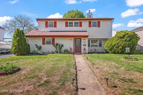 2 Beaver St, Hazlet, NJ 07730