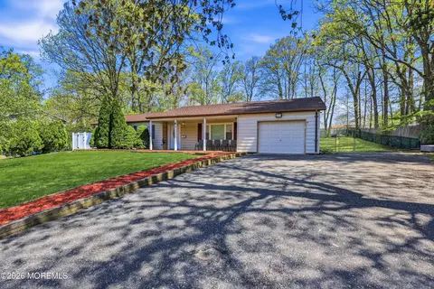 41 Marginal Rd, Jackson, NJ 08527