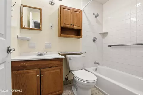 Bath - 41 Marginal Rd, Jackson, NJ 08527 photo 3 of 3