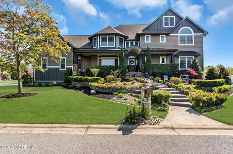 42 Cayuga Ave, Oceanport, NJ 07757