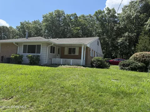16 A Cardinal St, Manchester, NJ 08759