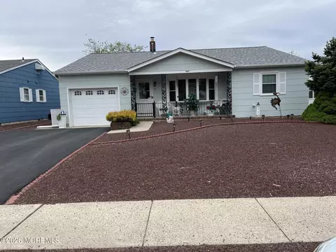 8 Killington Rd, Toms River, NJ 08757