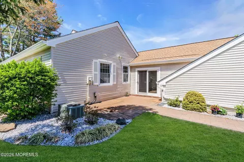 81 Parkway Dr # D, Freehold, NJ 07728
