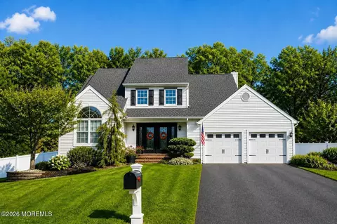 20 Thousand Oaks Ter, Howell, NJ 07731